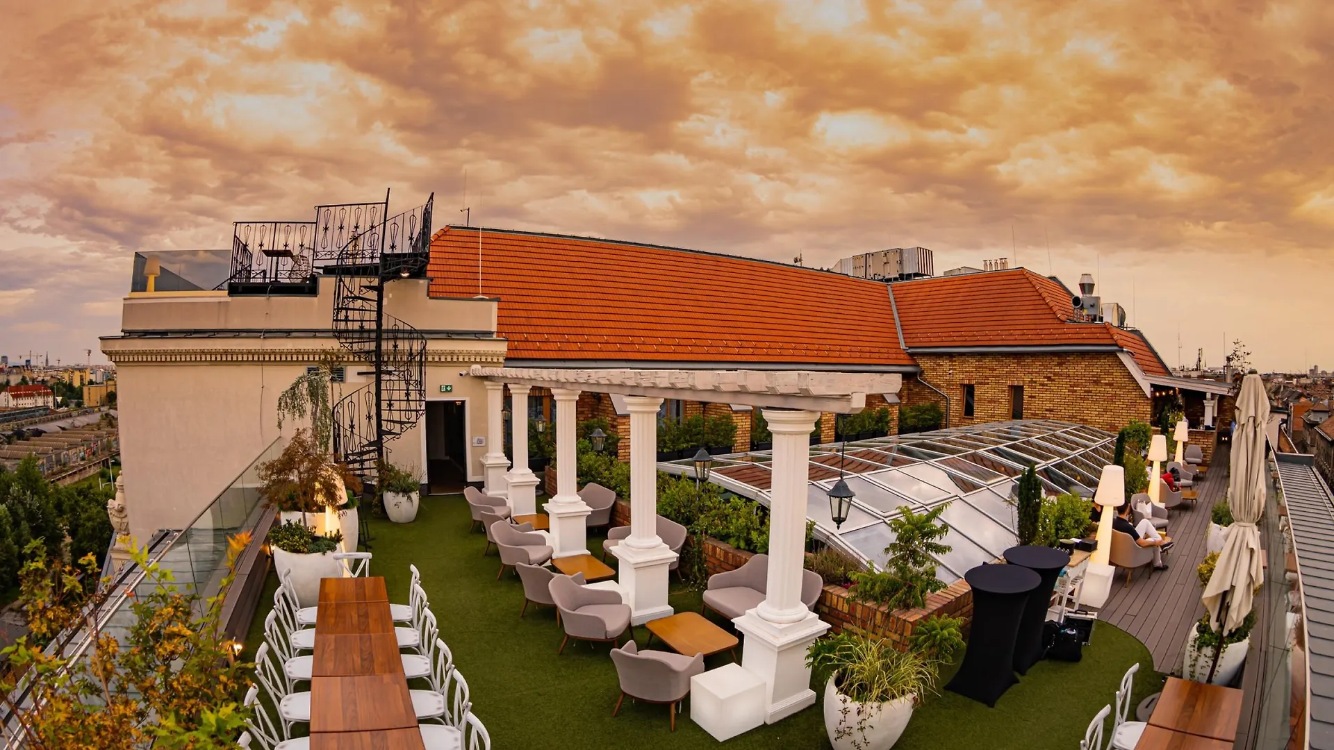 Mystery Hotel Budapest 5*,
